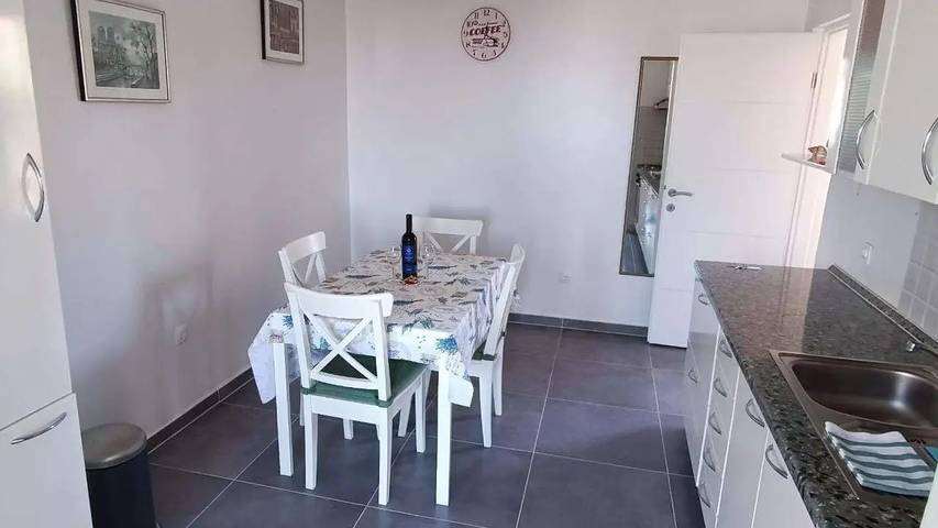 Gîte pour 4 personnes, avec terrasse à Gajac