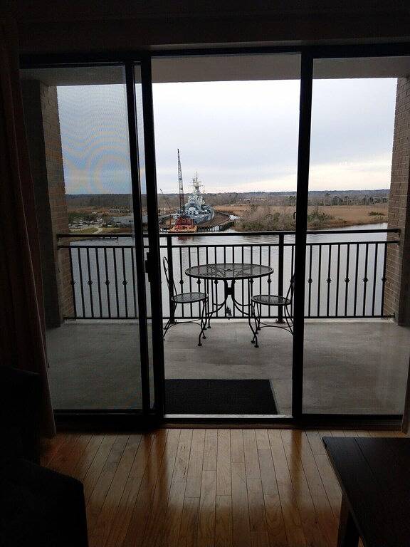 Ganze Wohnung, 8th Floor Riverwalk Retreat.... With Views to Die For!! in Wilmington, New Hanover County