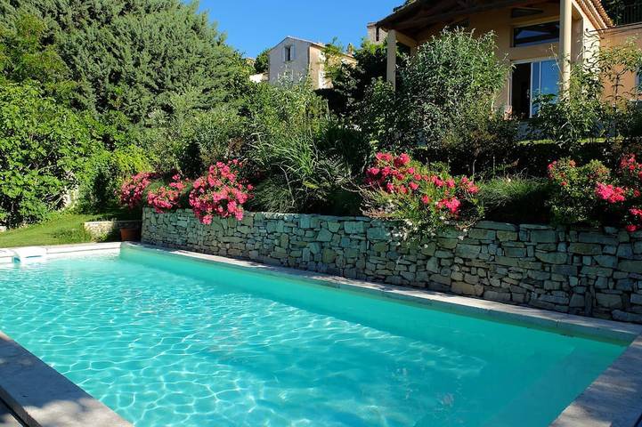 Location de vacances pour 8 personnes, avec jardin à Éguilles