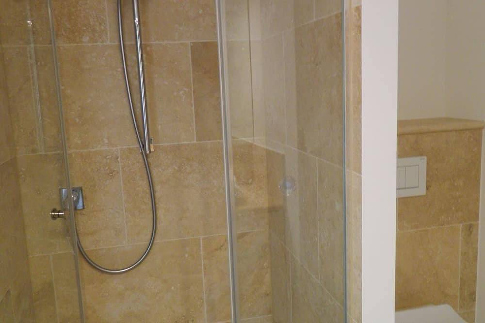 Appartement entier, Vacation apartment with large pool in the hills of the bay of St. Tropez in La Garde-Freinet, Côte méditerranéenne (France)