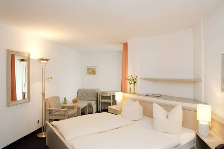 Hotel Blume Post - Einzelzimmer mit Dusche und Wc in Albstadt, Neckar-Alb