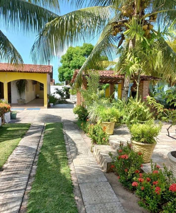 Casas e apartamentos de temporada para 12 pessoas, com jardim e piscina e ainda vista em Ponta de Pedras