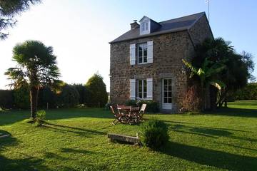 Gîte pour 4 personnes, avec jardin à Le Val-Saint-Père