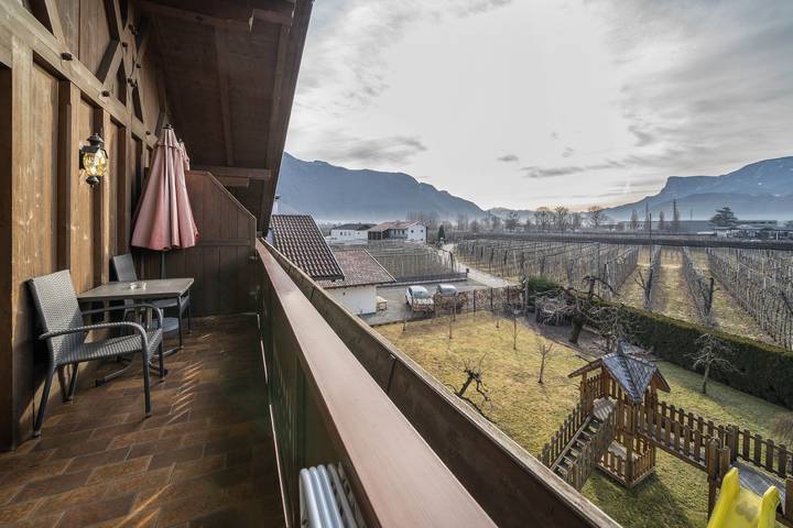 Ferienwohnung für 5 Personen, mit Balkon und Garten in Lana - 2