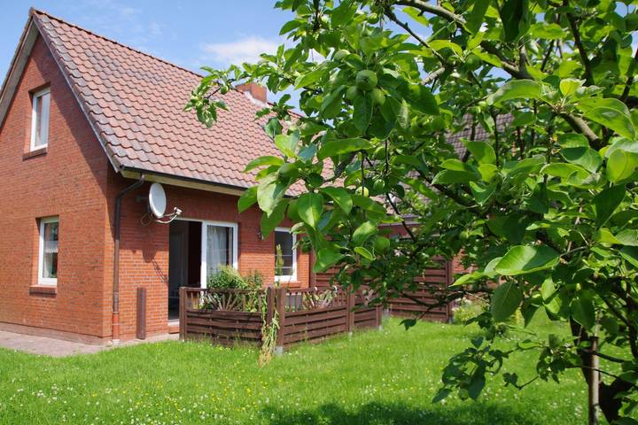 Ferienhaus für 3 Personen, mit Terrasse und Garten in Jemgum