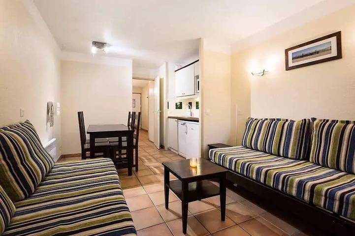 Gîte pour 4 personnes, avec piscine dans Golf De Pinsolle