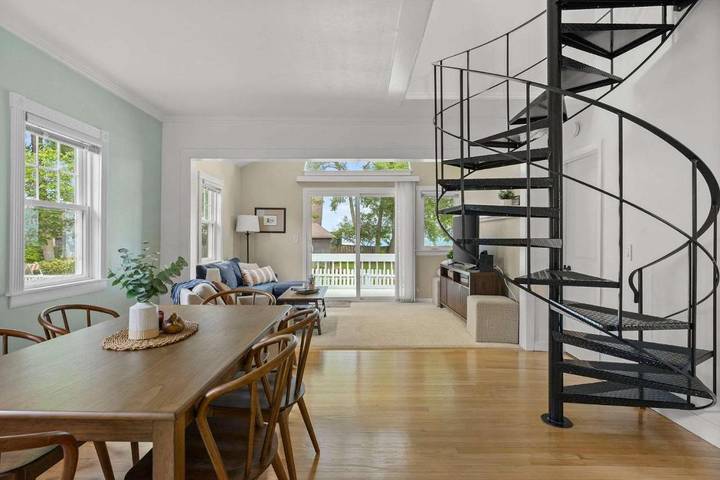 Apartamento para 6 personas, con vistas al lago además de jardín y terraza, Se admiten mascotas en Madison