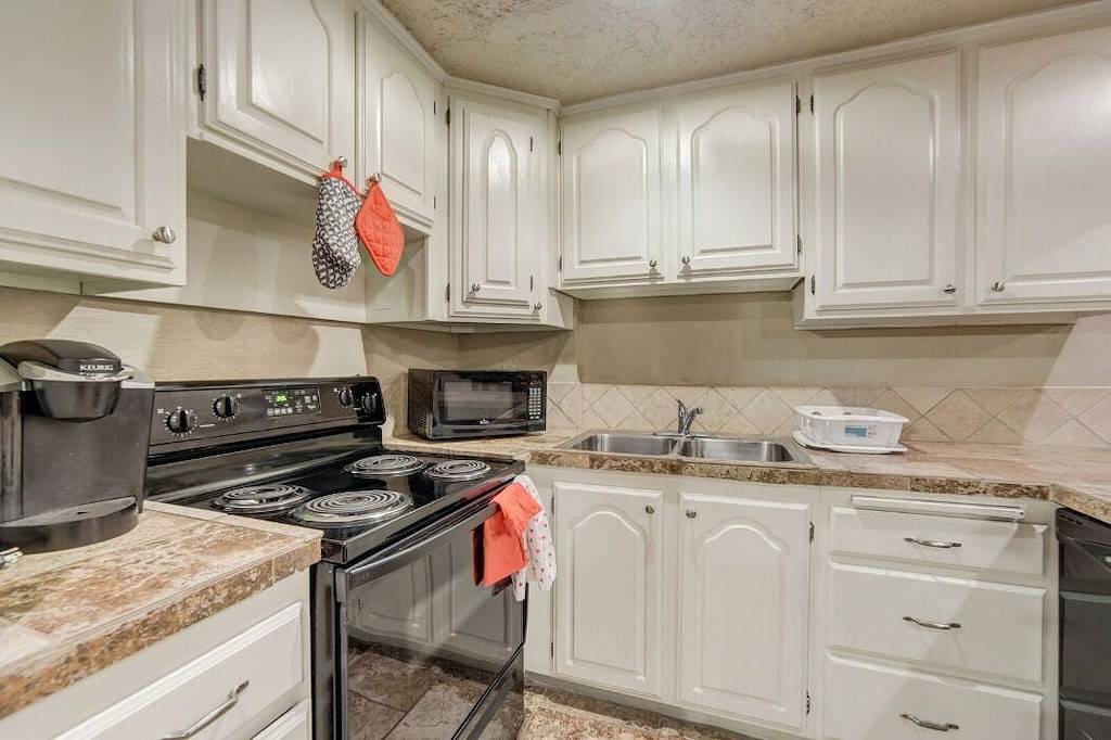 Schnelles Wifi | Tischfußball | In der Nähe von Konferenzzentren. in Midvale (UT), Salt Lake County (UT)