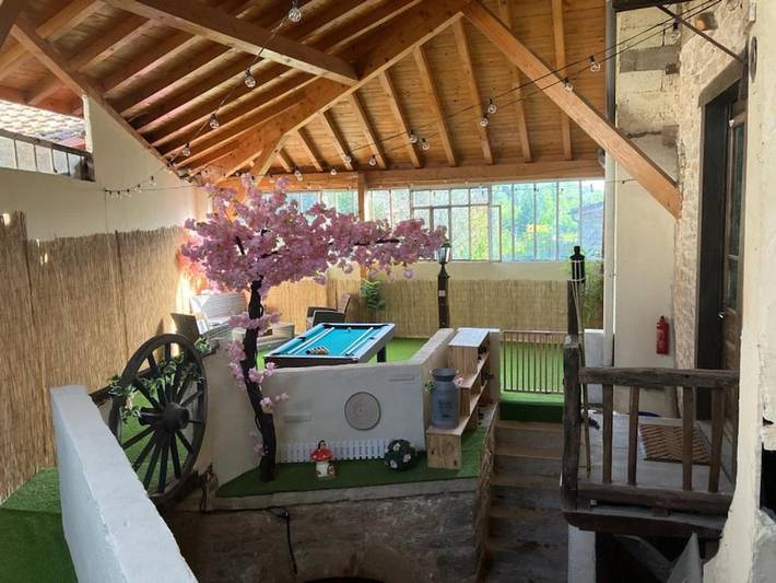 Location de vacances pour 12 personnes, avec Terrasse à Saint-Julien (Jura)