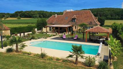 Chambre d’hôte pour 2 personnes, avec jardin ainsi que piscine et vue à Sergeac