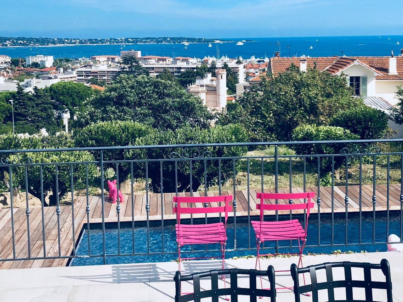 Ferienvilla mit Blick auf das Wasser in Vallauris, Region de Cannes
