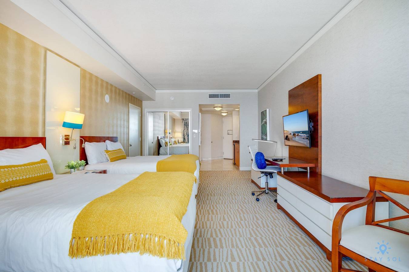 Entire apartment, Luxury Studio w  Balcony Ocean View  Amazing Pool in Sunny Isles Beach, Florida