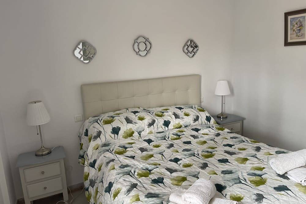 Ganze Wohnung, Moderne komfortable Penthouse-Wohnung mit drei Schlafzimmern mit herrlichem Meerblick in Buenas Noches, Estepona