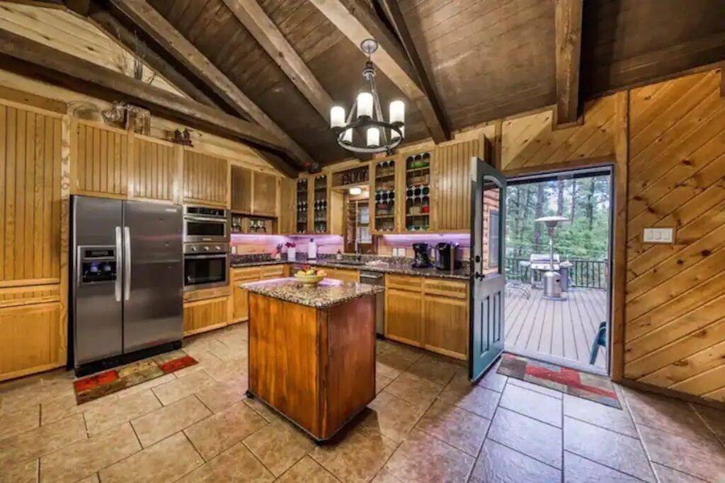 Silver Fox Inn Beautiful 5-bedroom Cabin w/hot tub in Alto, Ski Apache