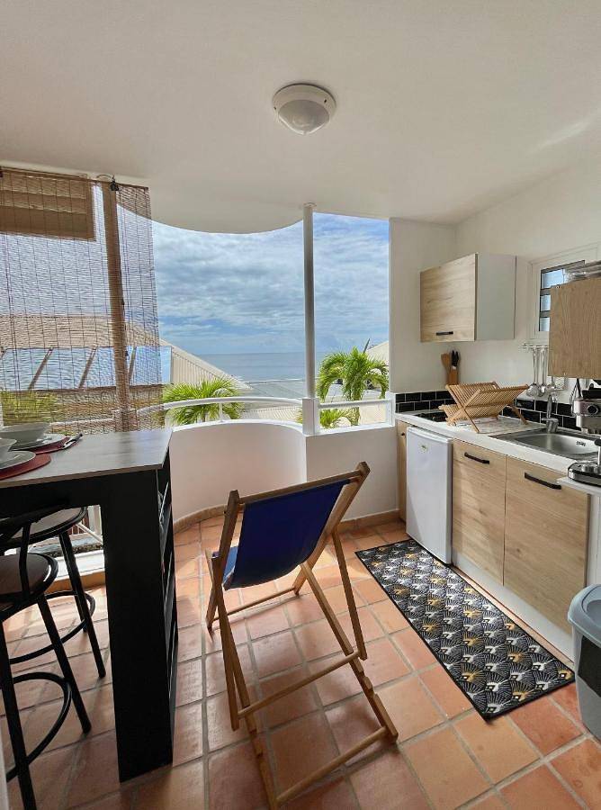 Appartement de vacances pour 3 personnes, avec piscine ainsi que balcon et vue