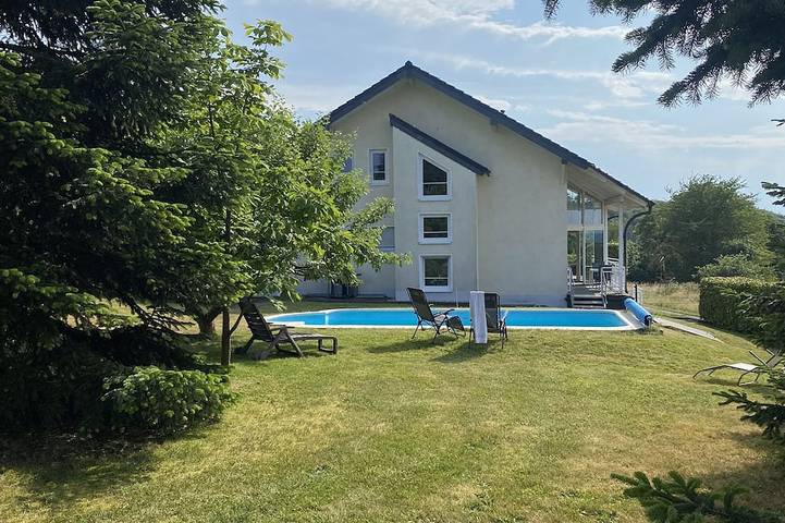 Ferienhaus für 8 Personen, mit Terrasse und Garten sowie Sauna in Hennef