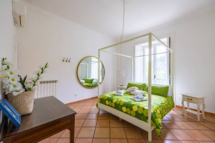 Location de vacances pour 6 personnes, avec terrasse et vue, animaux acceptés à Vietri sul Mare - 2