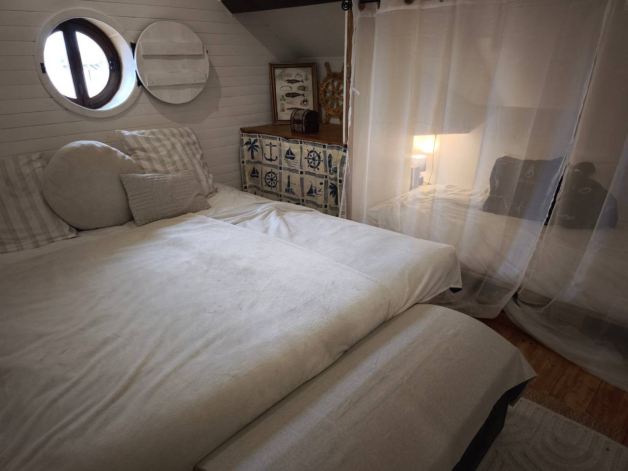 Gastenkamer "Aux Portes Du Bonheur" in Porte-des-Bonnevaux, Vienne en omgeving