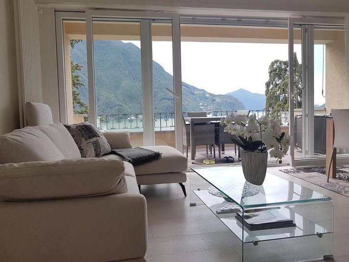 Ferienwohnung für 6 Personen, mit Balkon und Terrasse sowie Seeblick und Ausblick