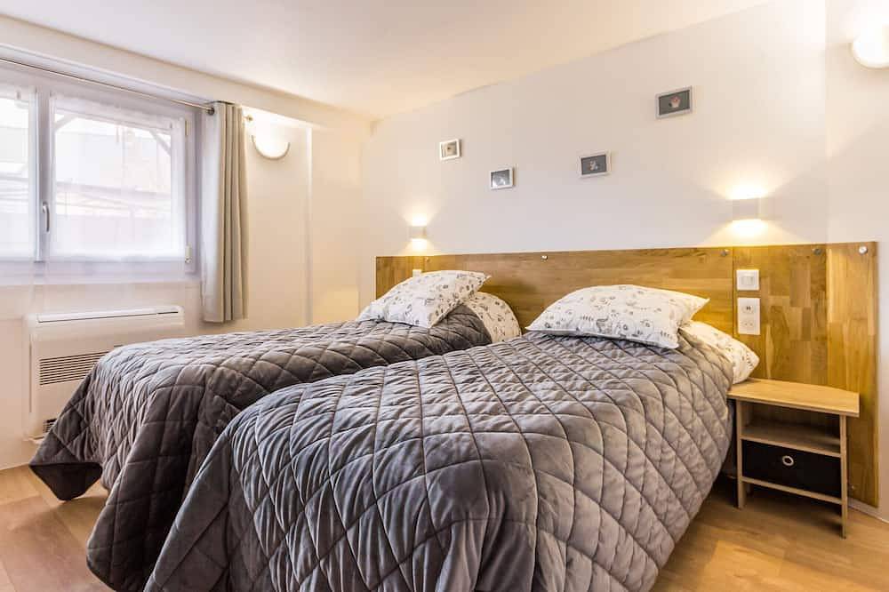 Maison de ville à St Nazaire, près du front de mer, climatisée, 3 chambres avec sdb privatives, Wifi in Saint-Nazaire, Côte d'Amour