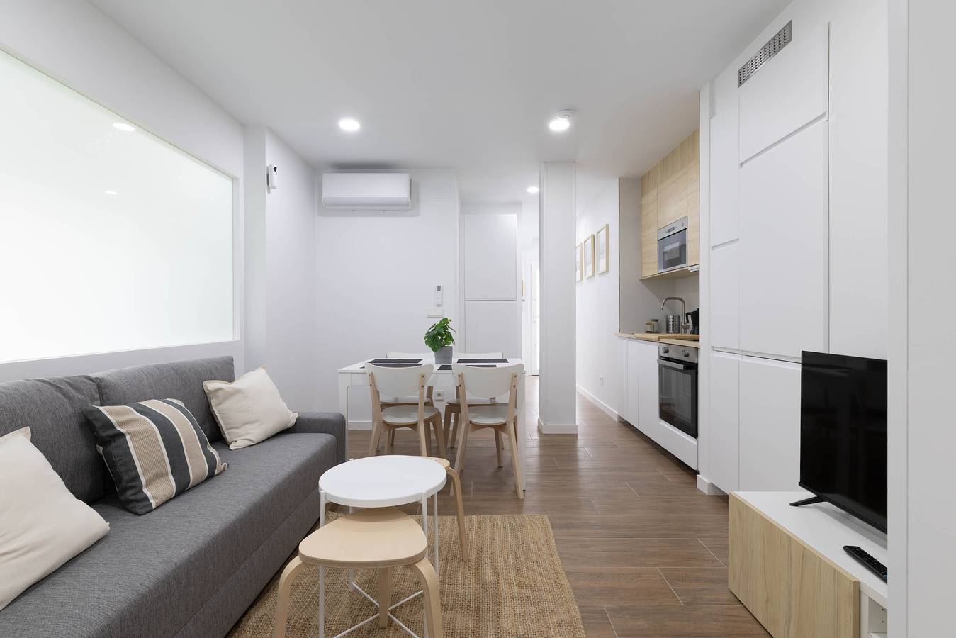 Ganze Wohnung, Ferienwohnung 'Ría De San Cosme Candida' mit Bergblick, Gemeinschaftsgarten und Klimaanlage in Outes, Rías Baixas