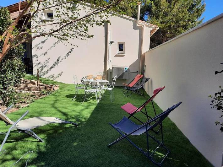 Location de vacances pour 6 personnes, avec piscine ainsi que jardin et vue à Caderousse - 2