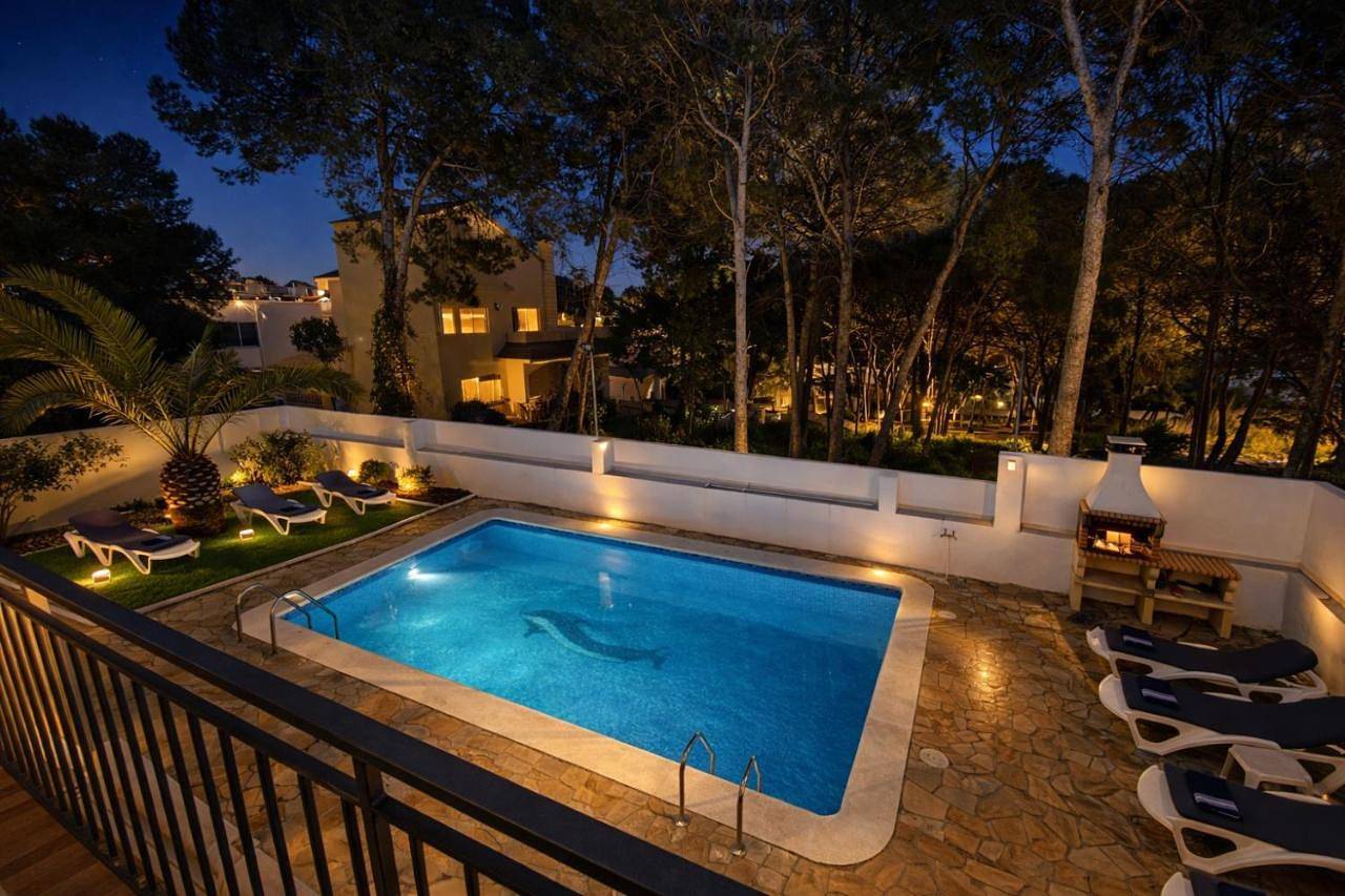 Villa Playa del Sur A 250 metros de una magnifica playa Capacidad más de 16 Ac 6 Suites Piscina Xl in Torredembarra, Costa Dorada