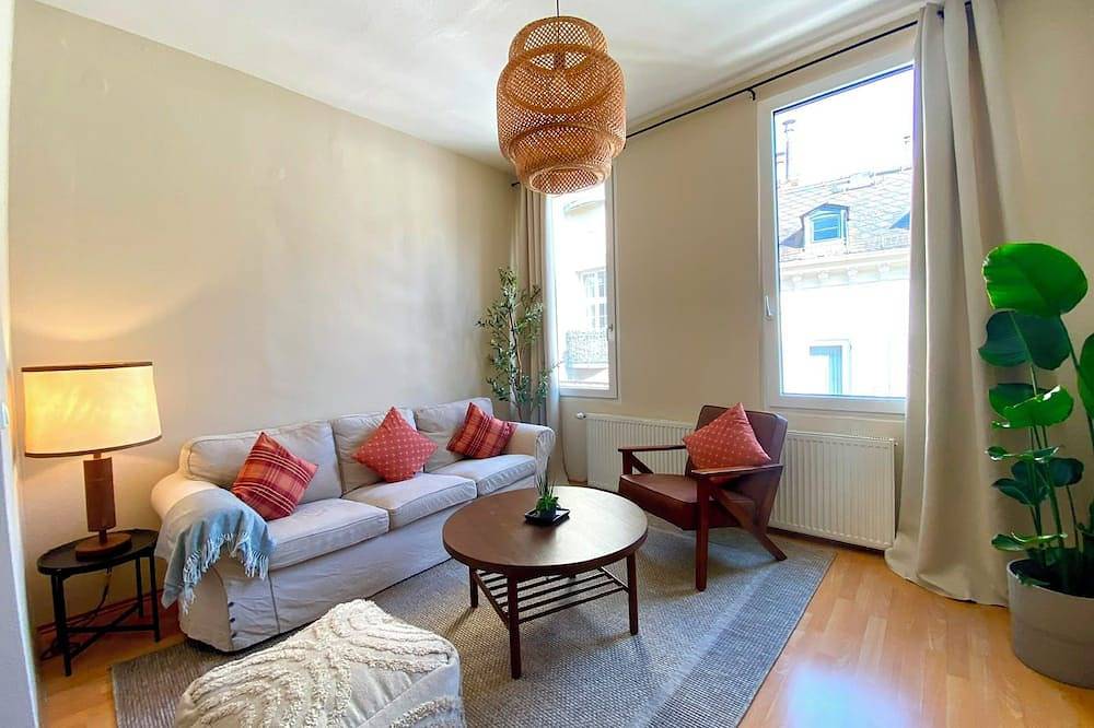 Ganze Wohnung, Charmante Altstadt-Wohnung Wiesbaden, 2 Schlafzimmer, Parkhaus 150 m entfernt in Wiesbaden, Südhessen