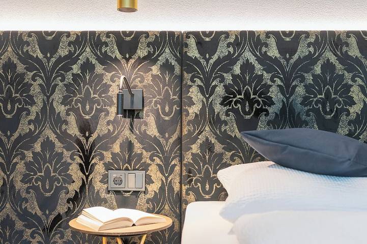 Ganze Wohnung, Ferienwohnung "Erbacher - Gabi's Suite" mit Bergblick, Sauna und Salzwasserpool in Zentrum-Bozner Boden-Rentsch, Bozen