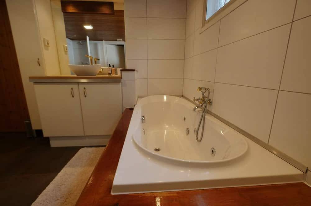 Cosy Cabin in the Woods - Perfect Get Away in a peaceful and green setting in Diessen, Nordbrabant