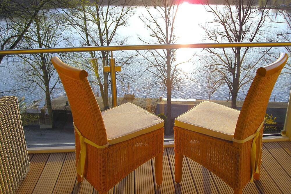 Ganze Wohnung, Luxus Apartment Seerose 90qm am Berliner See - Kanus frei - 2 Bäder  - Sauna in Woltersdorf, Region Oder - Spree