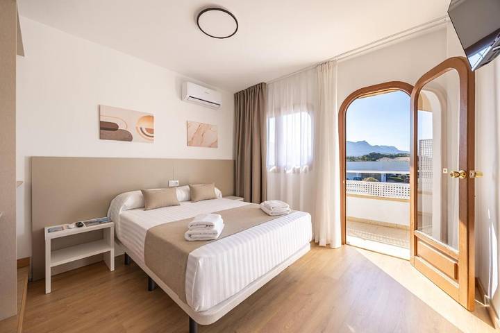 Alojamiento y desayuno, con Balcón y Terraza en Alfàs del Pi