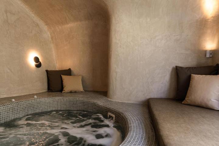 Chambre d’hôte pour 2 personnes, avec piscine ainsi que vue et terrasse, animaux acceptés à Santorin - 3