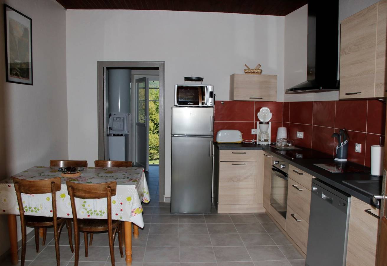 Gîte 2 à 5 personnes - proche toutes activités in Vic-sur-Cère, Région d'Aurillac