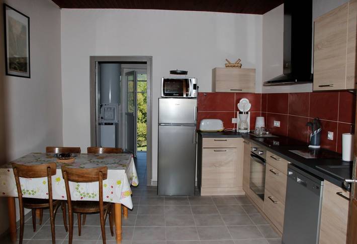 Gîte pour 5 personnes, avec terrasse et jardin, animaux acceptés à Vic-sur-Cère - 3