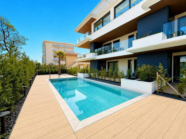 Ferienwohnung für 5 Personen, mit Balkon und Terrasse sowie Pool und Ausblick in Jesolo