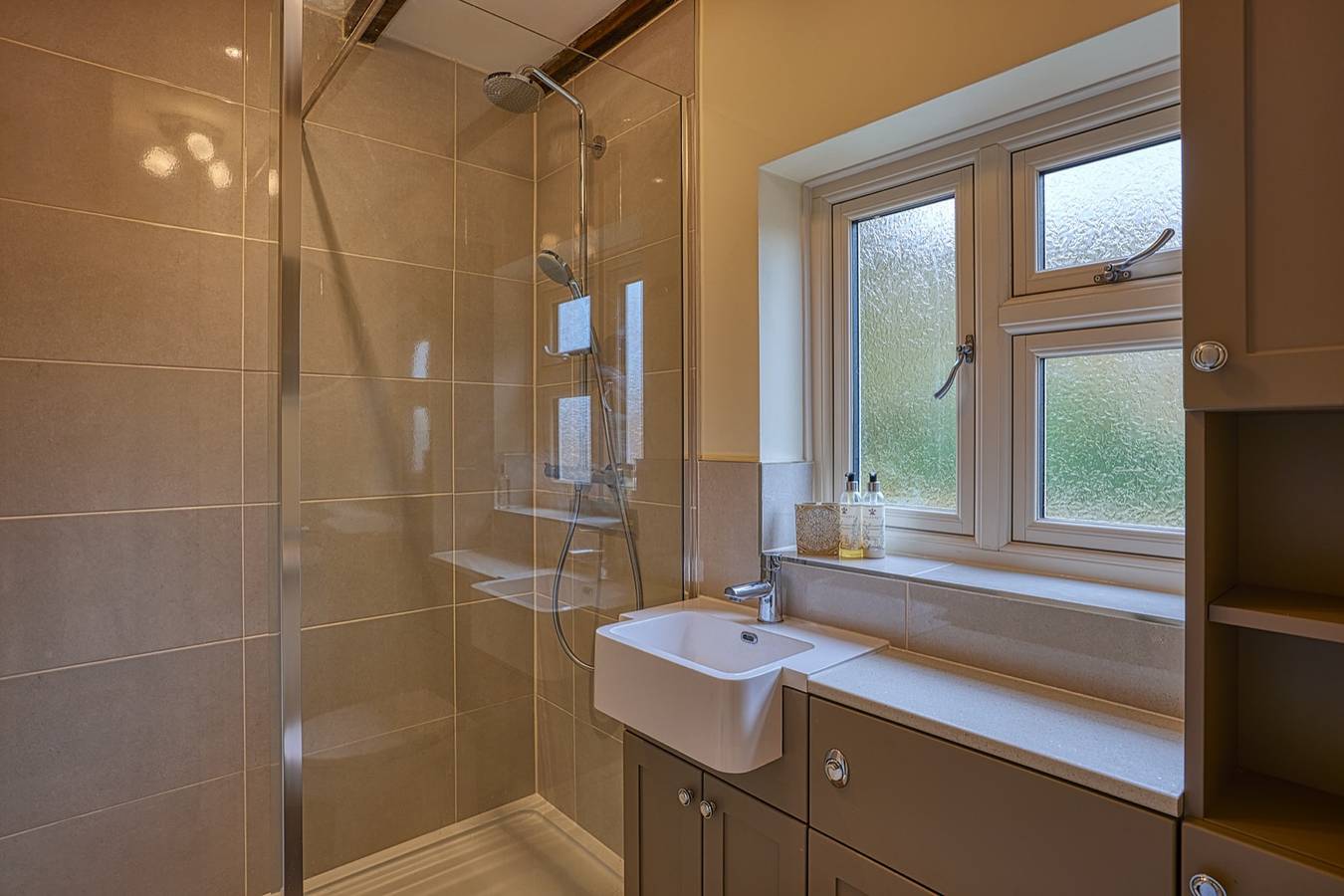 Fab 2 Bed Cotswolds Cottage with Private Courtyard in Warwickshire