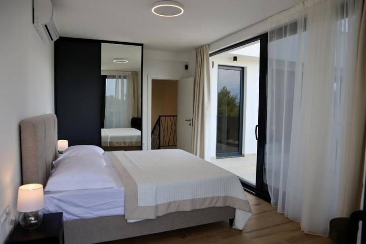 Villa pour 8 personnes, avec Balcon et Terrasse ainsi que Jardin et Piscine dans Šolta - 3