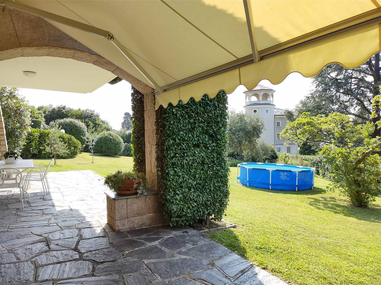 Ganze Wohnung, Ines apartment in villa with garden and small pool in Verbania, Comune di Verbania