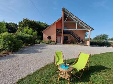 Gîte pour 8 personnes, avec jardin et terrasse à Géraudot