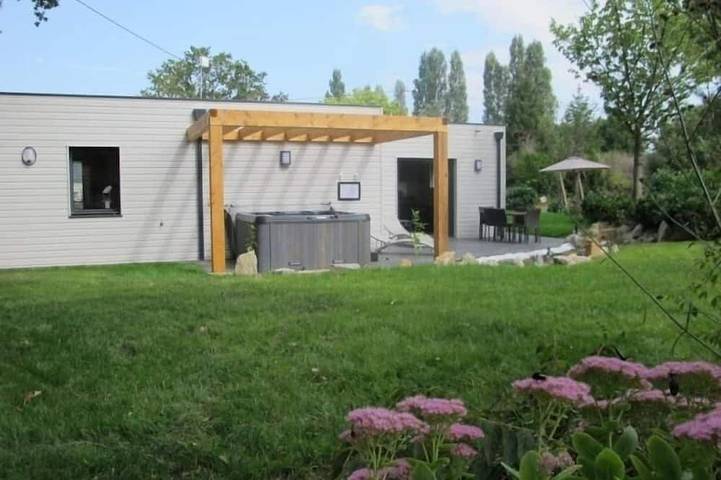 Gîte pour 4 personnes, avec Jacuzzi ainsi que Terrasse et Jardin