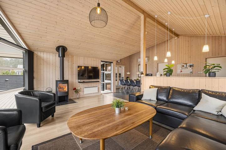 Tolles, geräumiges Ferienhaus mit Aktivitätsraum, Whirlpool und Sauna in Nørre Nebel, Varde