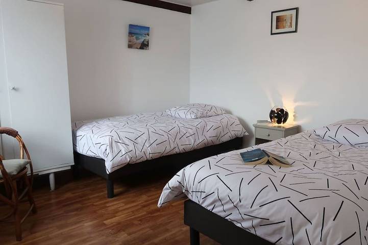 Location de vacances pour 2 personnes, animaux acceptés à Plounévez-Lochrist - 2