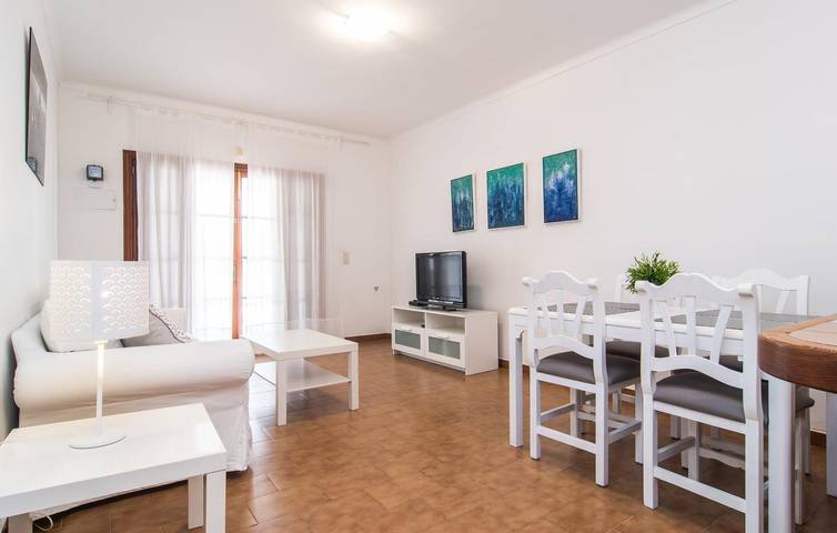 Ganze Ferienwohnung, Appartement direkt am Strand mit Terrasse und Grill - 400m zum Strand in Cala Ratjada, Capdepera