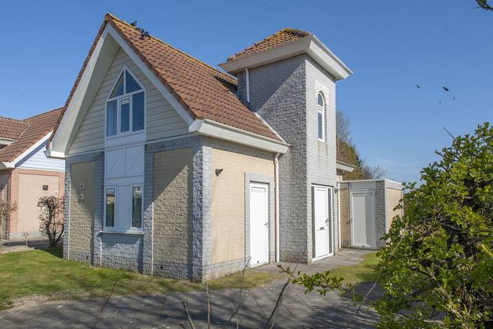 Villa voor 4 personen, with Balkon/Terras and Terras as well as Tuin and Zwembad in Kamperland