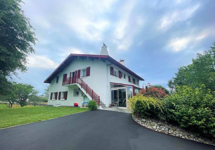 Gîte pour 4 personnes, avec jardin à Souraïde - 2