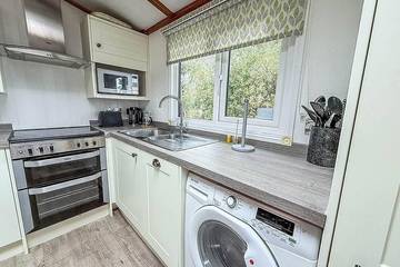 Static Caravan for 6 People in Waveney District, Suffolk, Photo 2