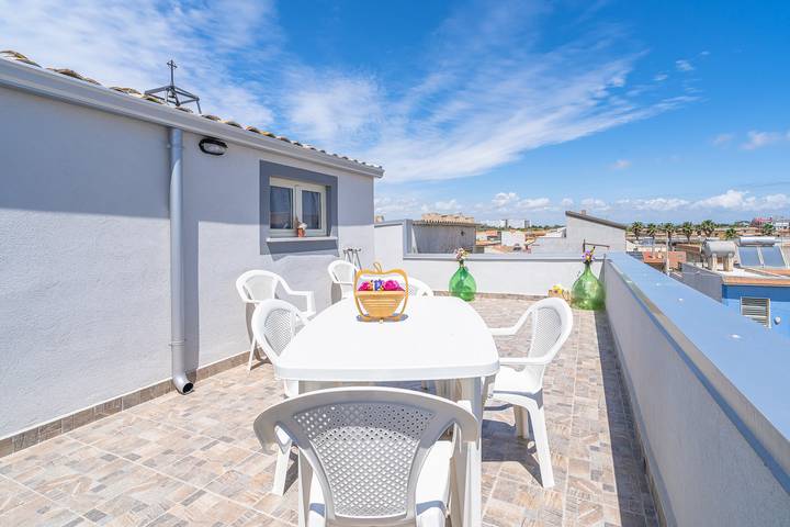 Appartement entier, Appartement 'Perla 2' avec terrasse partagée, Wi-Fi et climatisation in Pachino, Province de Syracuse