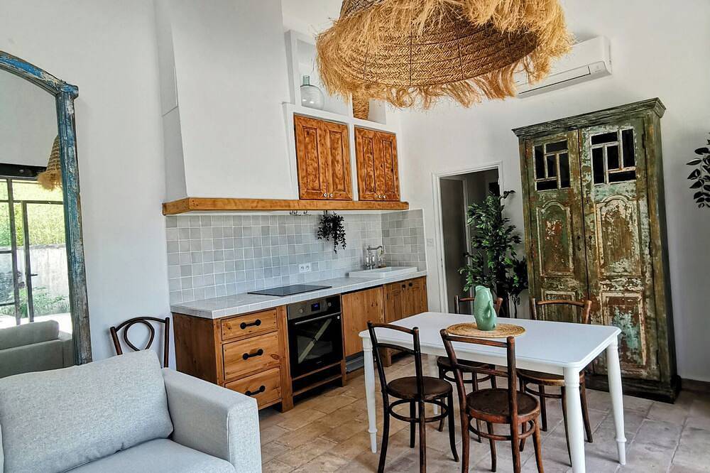 Mas en pierre, piscine et jardin privés, 2ch, 5 pers, 10min du Pont du Gard in Meynes, Nimes region