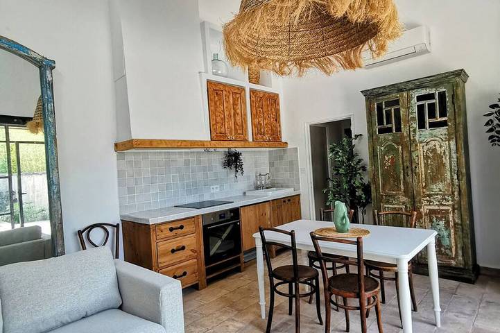Mas en pierre, piscine et jardin privés, 2ch, 5 pers, 10min du Pont du Gard in Meynes, Région de Nîmes